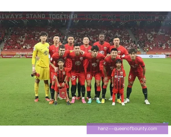 从低谷到巅峰上海海港首夺中超冠军见证城市荣耀与新时代崛起传奇 从低谷到巅峰上海海港首夺中超冠军见证城市荣耀与新时代崛起传奇